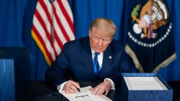 Após receber jatinho de presente, Trump fecha acordo de US$ 1,2 trilhão com o Catar; Boeing sai ganhando com venda de 210 aeronaves, estimadas em US$ 96 bilhões