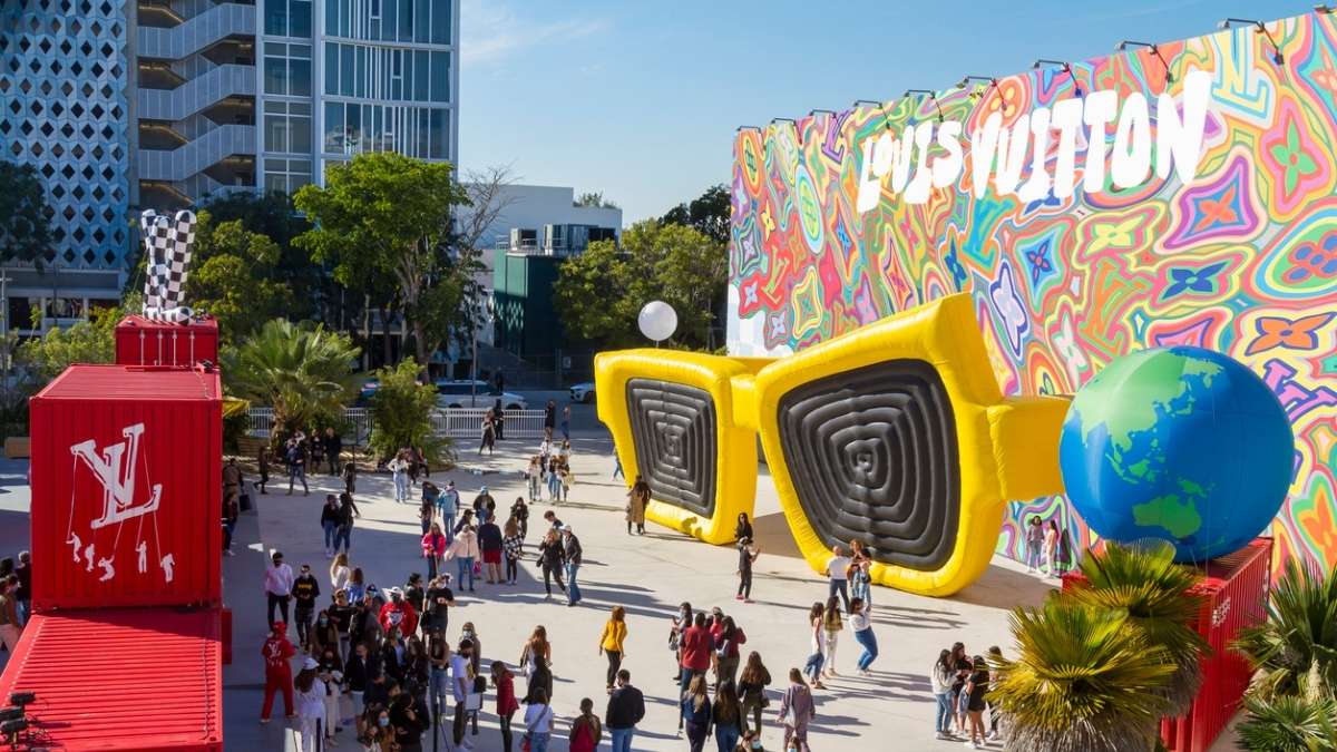 SÓ USO EDITORIAL louis vuitton moda arte art basel miami luxo