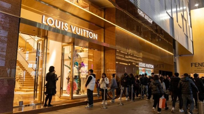 Existe ‘luz no fim do túnel’ para Louis Vuitton, Hermès e Gucci? Mercado de luxo deve ter crescimento morno até 2027