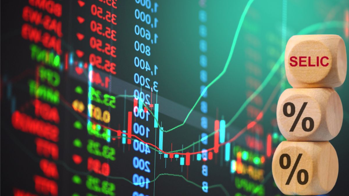 Montagem mostra um gráfico de bolsa de valores ao fundo com cubos de madeira do lado direito trazendo a inscrição Selic ações investir bolsa