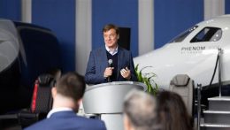 CEO da Embraer (EMBR3): tarifas de Trump não intimidam planos de US$ 10 bilhões em receita até 2030; empresa também quer listar BDRs da Eve na B3