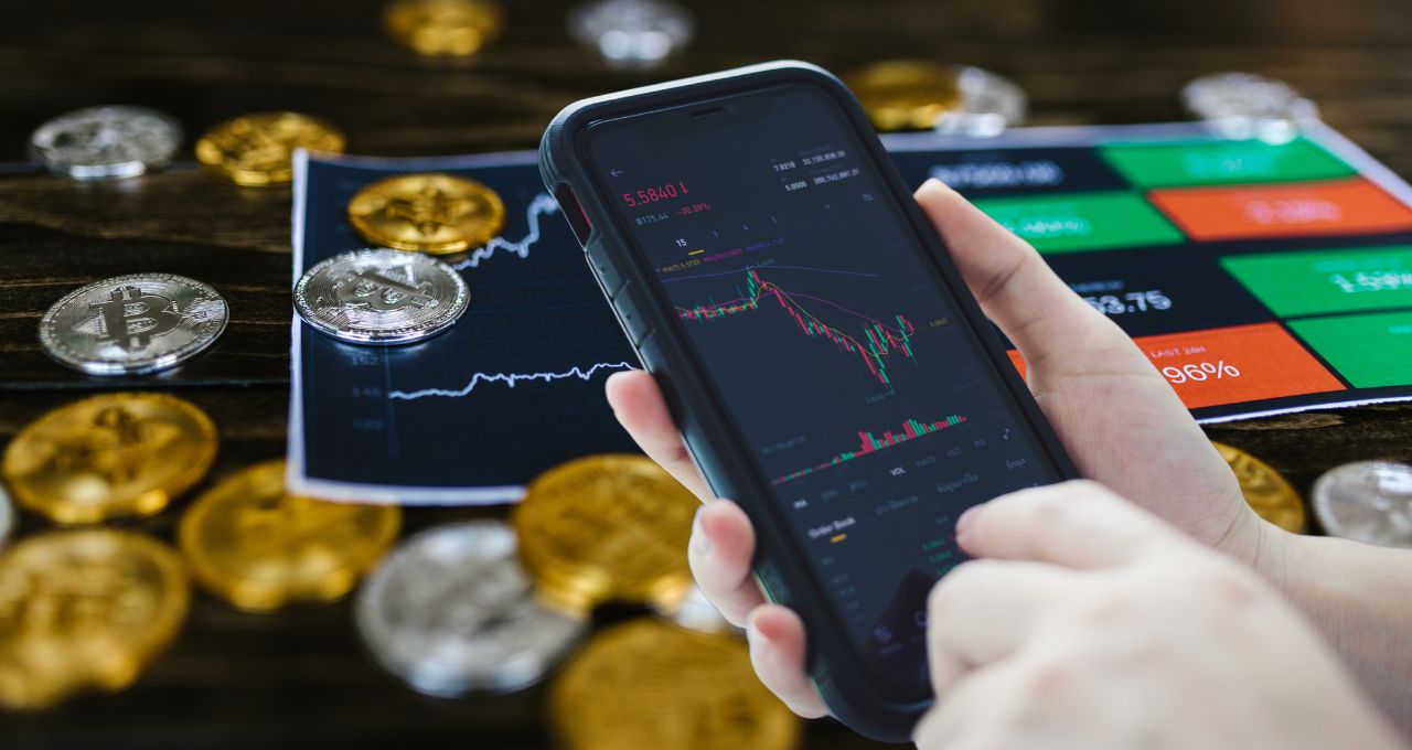 Robô que opera contratos de bitcoin