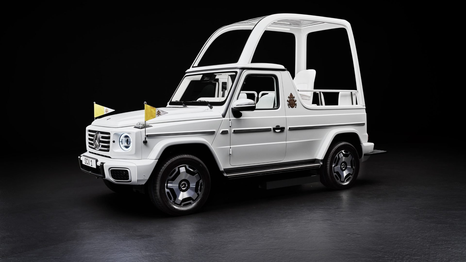 Mercedes G580 adaptado como papamóvel