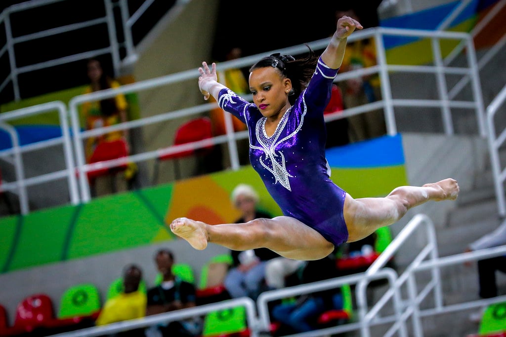 Rebeca Andrade, ginasta artística brasileira, na final do individual feminino em 2016.