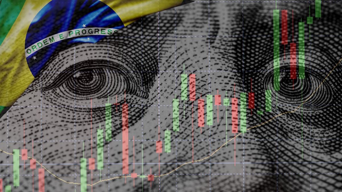 Dólar diante de uma bandeira do Brasil e um gráfico da bolsa de valores