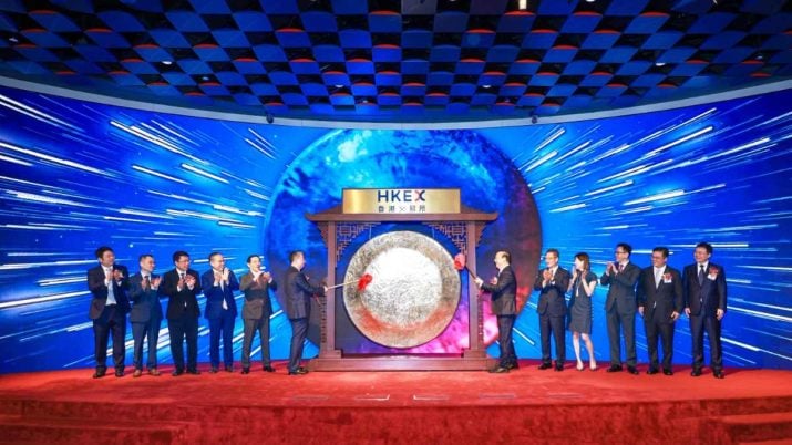Ação de gigante chinesa de baterias para veículos elétricos dispara 16% em estreia na bolsa de Hong Kong, após maior IPO do ano