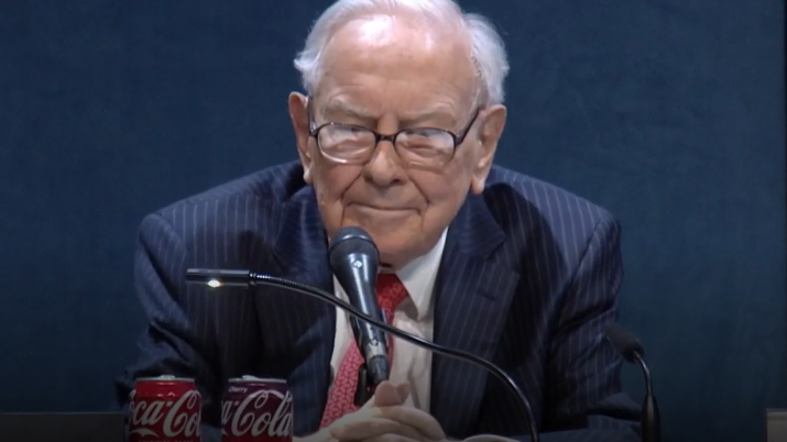 Warren Buffett (finalmente) fala: qual a visão do ‘Oráculo de Omaha’ sobre os EUA hoje e a guerra comercial travada por Donald Trump