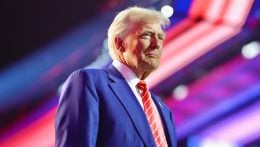 Trump dobra tarifas sobre aço e irrita aliados — UE ameaça retaliação, Canadá e Austrália reagem