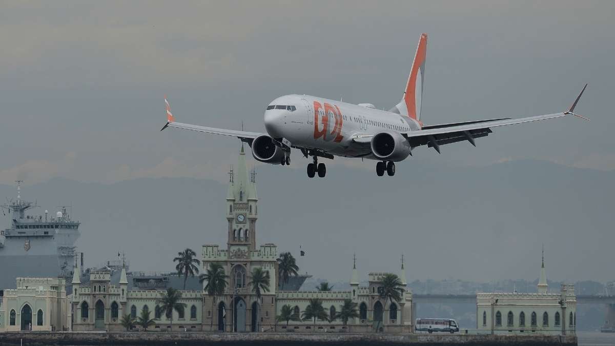 Foto de aeronave da GOL (GOLL4) adesivada com o logo atual da empresa