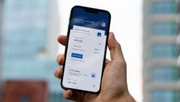 Câmbio instantâneo 24/7 e cartão de débito em dólar: chega de perrengue nas suas viagens internacionais