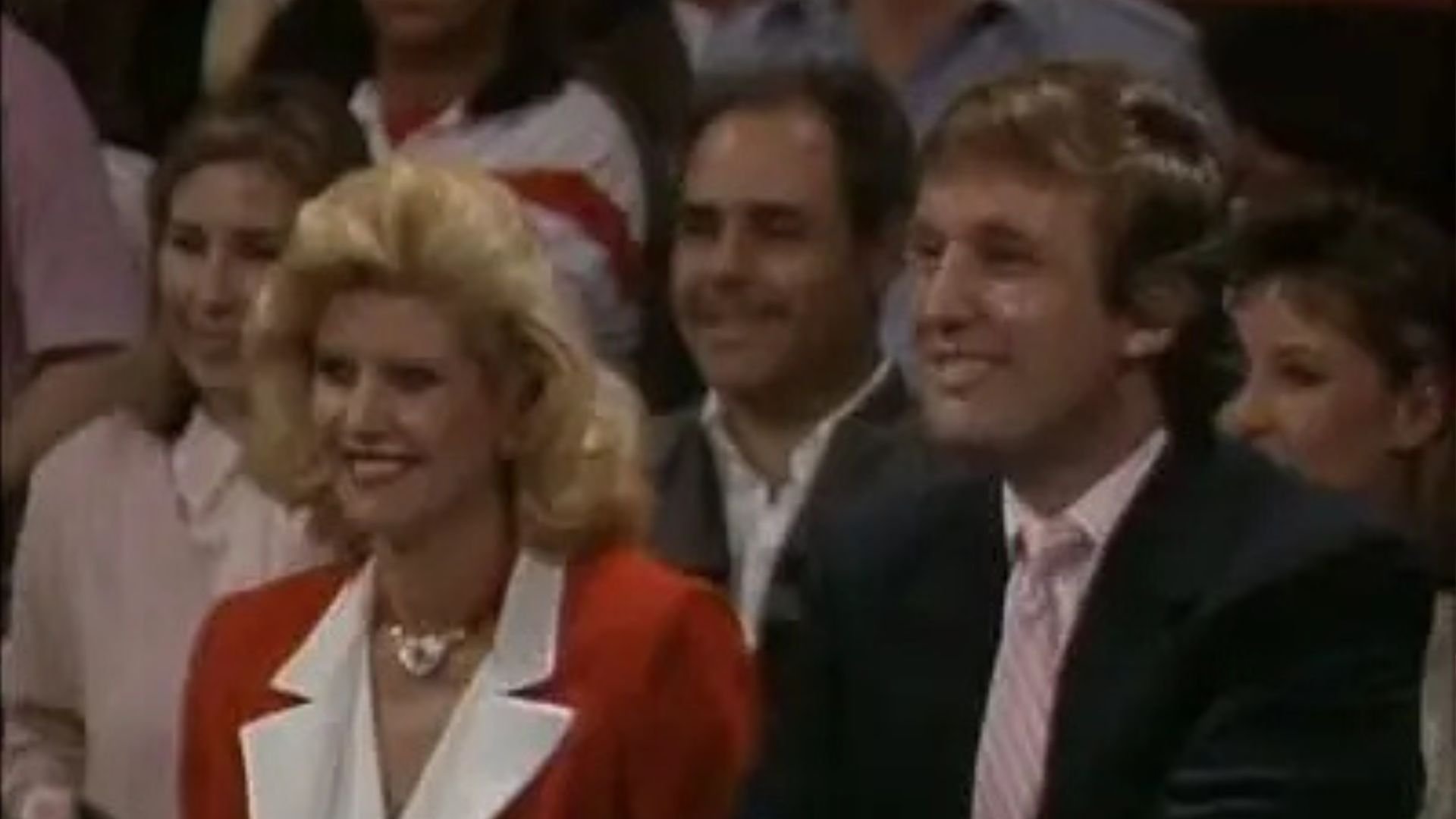 Donald Trump ao lado de sua ex-esposa, Ivana Marie Trump