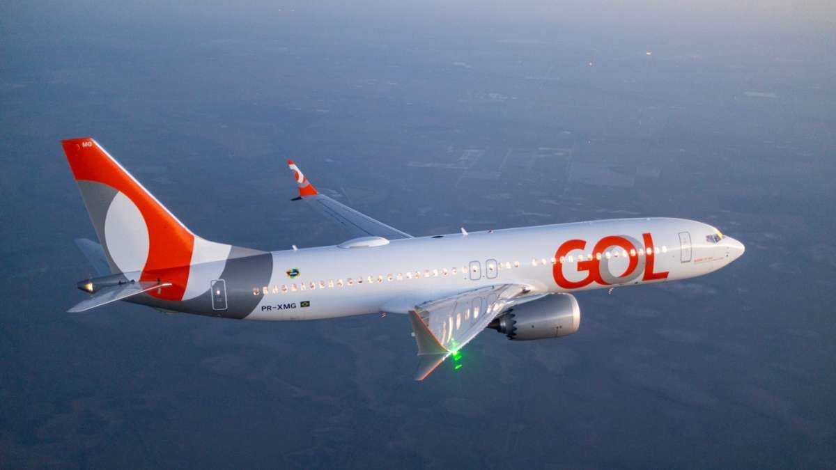 Foto de aeronave da GOL (GOLL4) adesivada com o logo atual da empresa