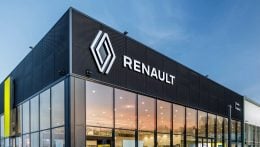 Do volante às passarelas: Renault anuncia saída de CEO, que assume comando de gigante das grifes de luxo; ações da montadora caem