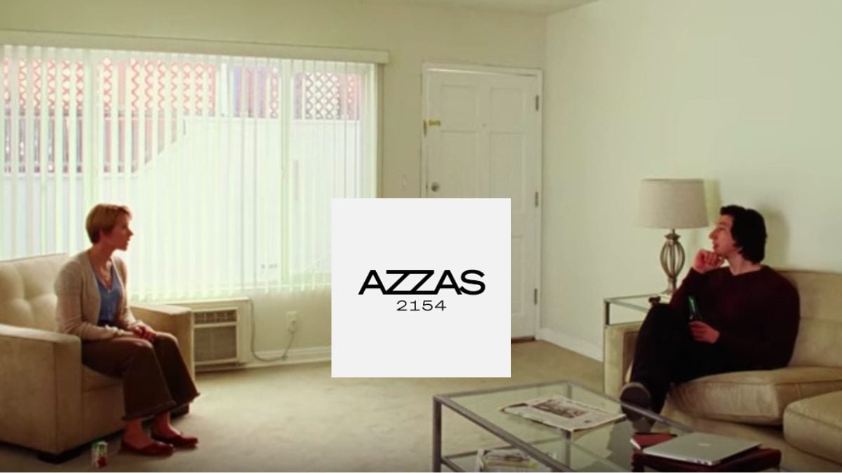 Cena do filme História de um Casamento com o logo da Azzas 2154 no meio