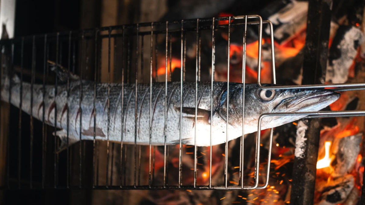 Peixe na brasa é carro-chefe do restaurante