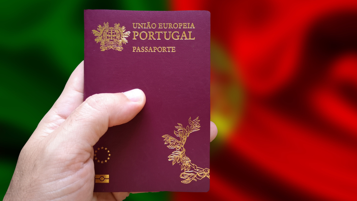 Entre as principais mudanças estão o pedido de residência por parte de turistas, a emissão de vistos de trabalho e as regras para reagrupamento familiar de imigrantes