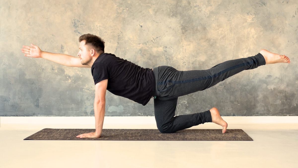 Benefícios do hot yoga vão de flexibilidade a saúde mental