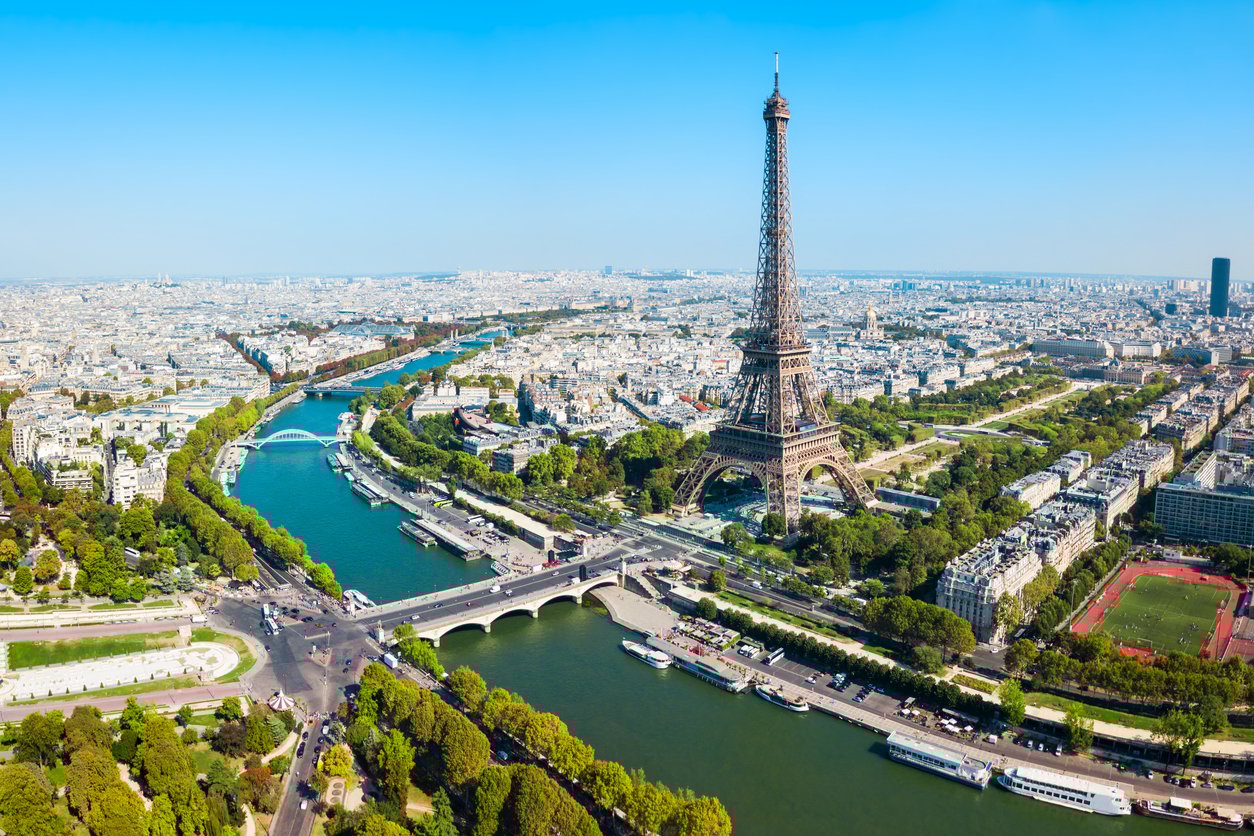 Torre Eiffel e o rio Sena