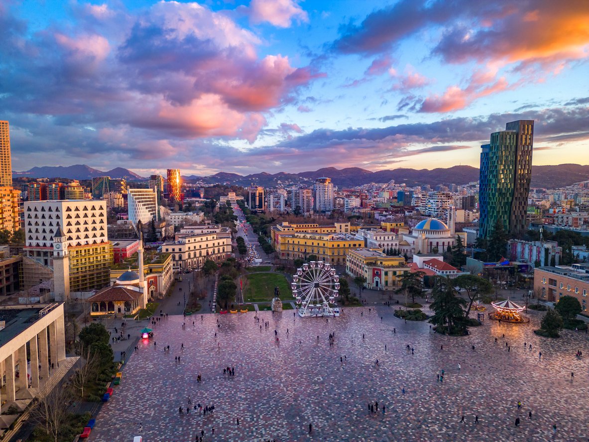 Tirana, na Albânia