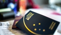 Passaporte mais forte do mundo é de um lugar da Ásia; Brasil sobe de posição 
