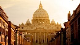 Visto para a Europa será obrigatório em 2026 — e ele acaba de ficar mais caro